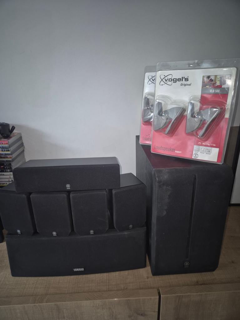 Speakerset Yamaha surround + subwoofer en ophangbeugels, Enlèvement
