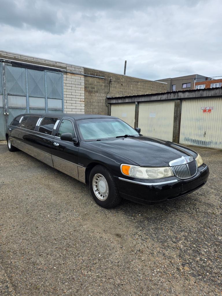 Lincoln town car  4.6cc limousine, Auto's, Lincoln, Automaat, Town Car, Zwart, Leder