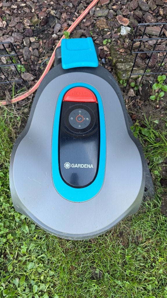 Robot tondeuse Gardena Sileno Minimo 350 à vendre, Utilisé, Plus de 25 cm, Gardena, Enlèvement