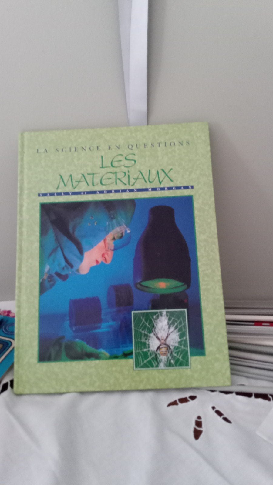 av les matériaux la science enquêtions, Livres, Enlèvement ou Envoi, Comme neuf, Copyright Artis Historia, Sciences naturelles