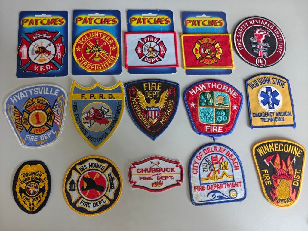 Lot brandweer: buitenlandse badges, Ophalen