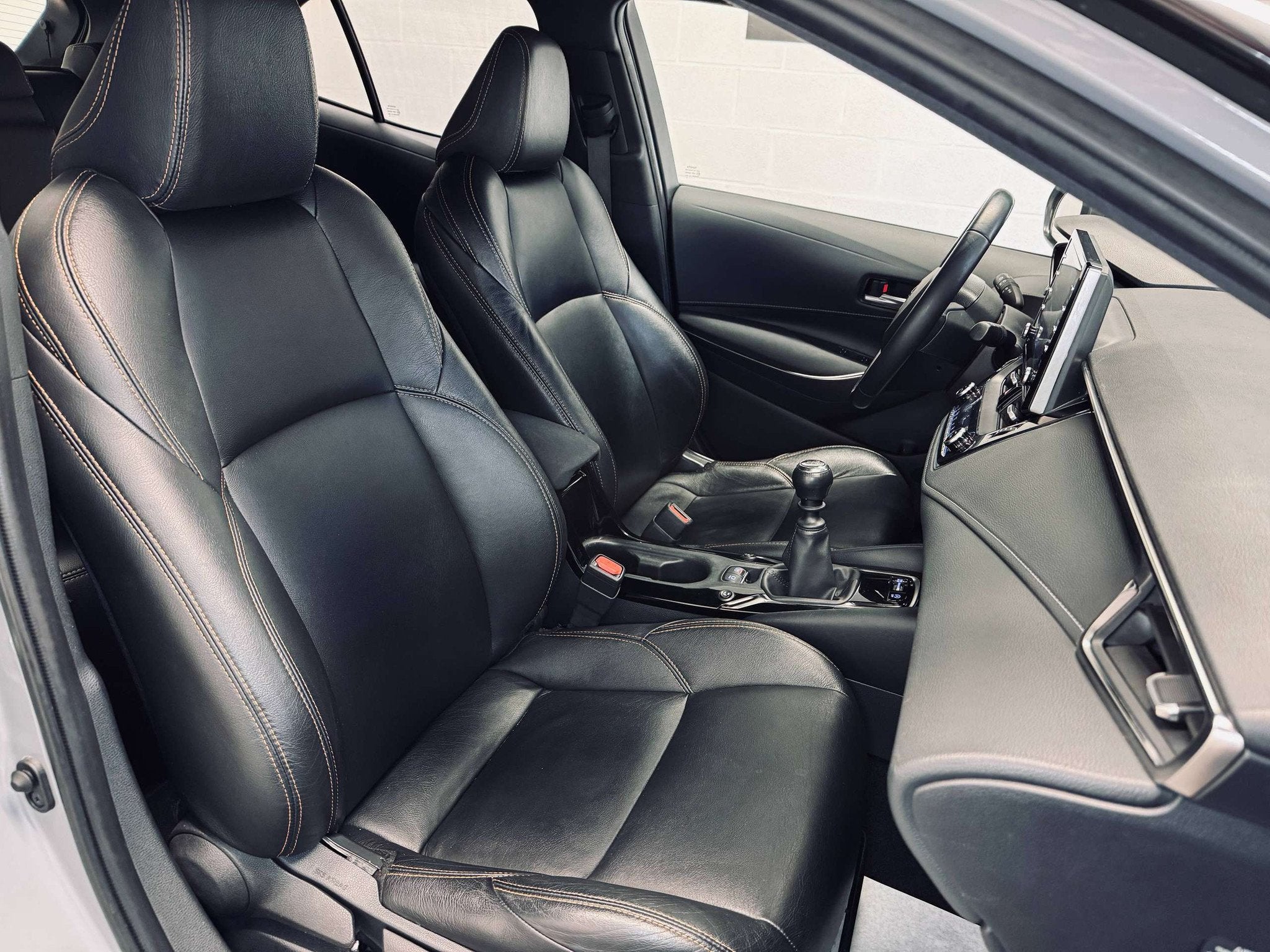 Toyota Corolla Corolla 1.2 Turbo Sport , Cuir, Carplay, Gara, Autos, Argent ou Gris, Achat, Euro 6, Entreprise