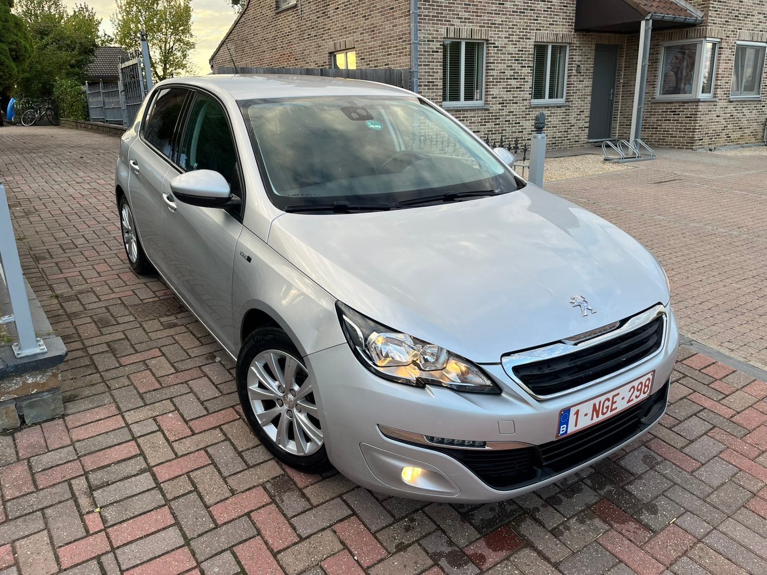 Peugeot 308 2016 136.000km 1.2i goed lezen !!, Auto's, Euro 6, Bedrijf, Handgeschakeld, 5 deurs