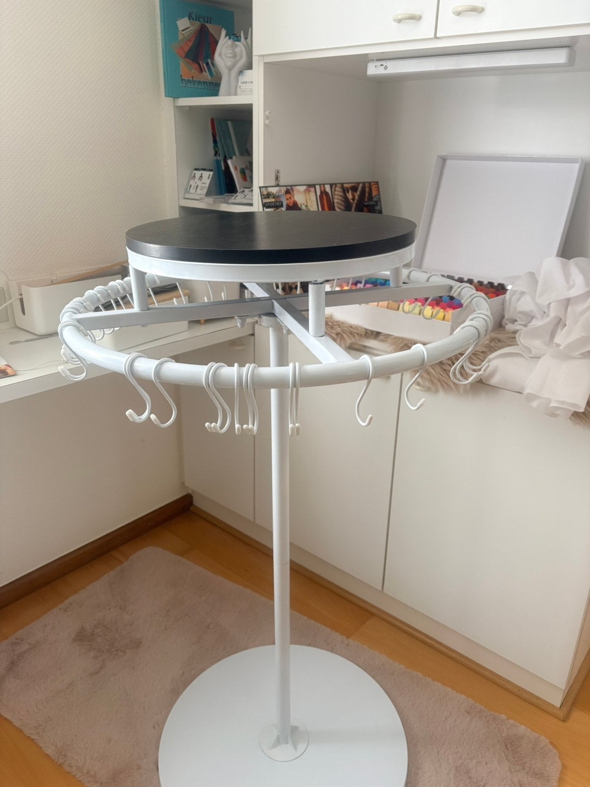 Kledingrek draaiend, Ophalen