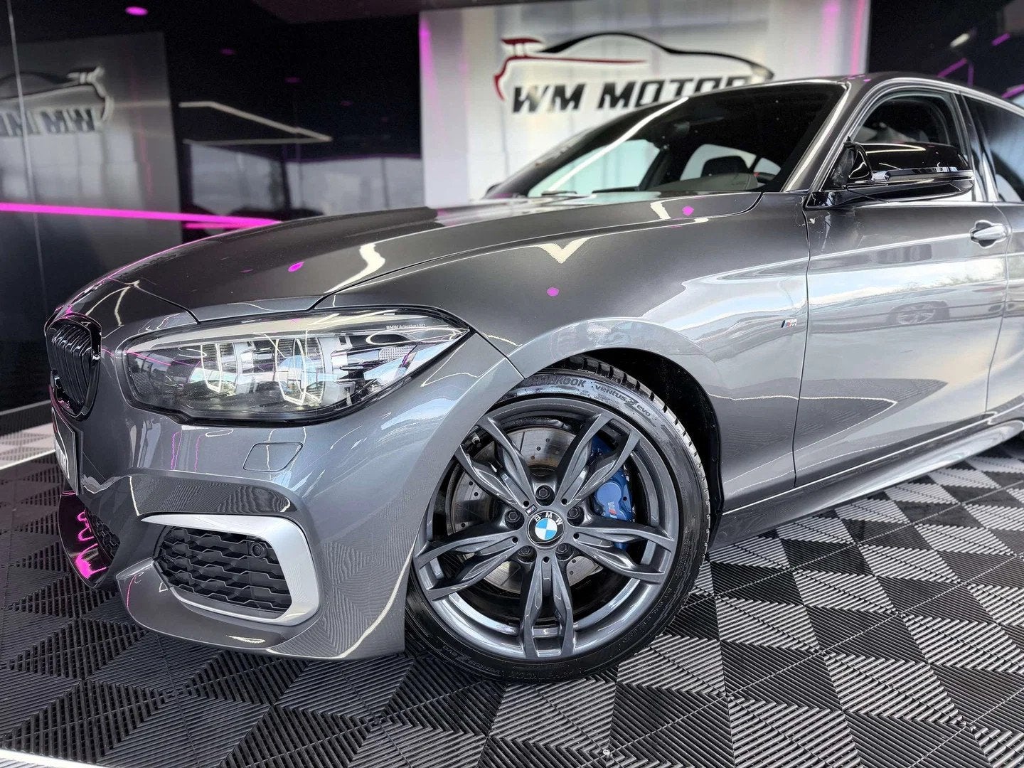 BMW 1 Serie 140 M140i // XDRIVE // HARMAN (automatique), Autos : Divers, Argent ou Gris, Berline, Automatique, 2998 cm³