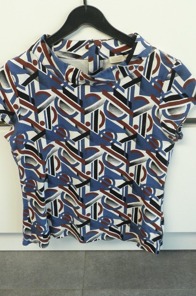 T-shirt hoge kraag blauw bruine print (K459), Kleding | Dames, Maat 38/40 (M), Blauw, Zo goed als nieuw, Korte mouw