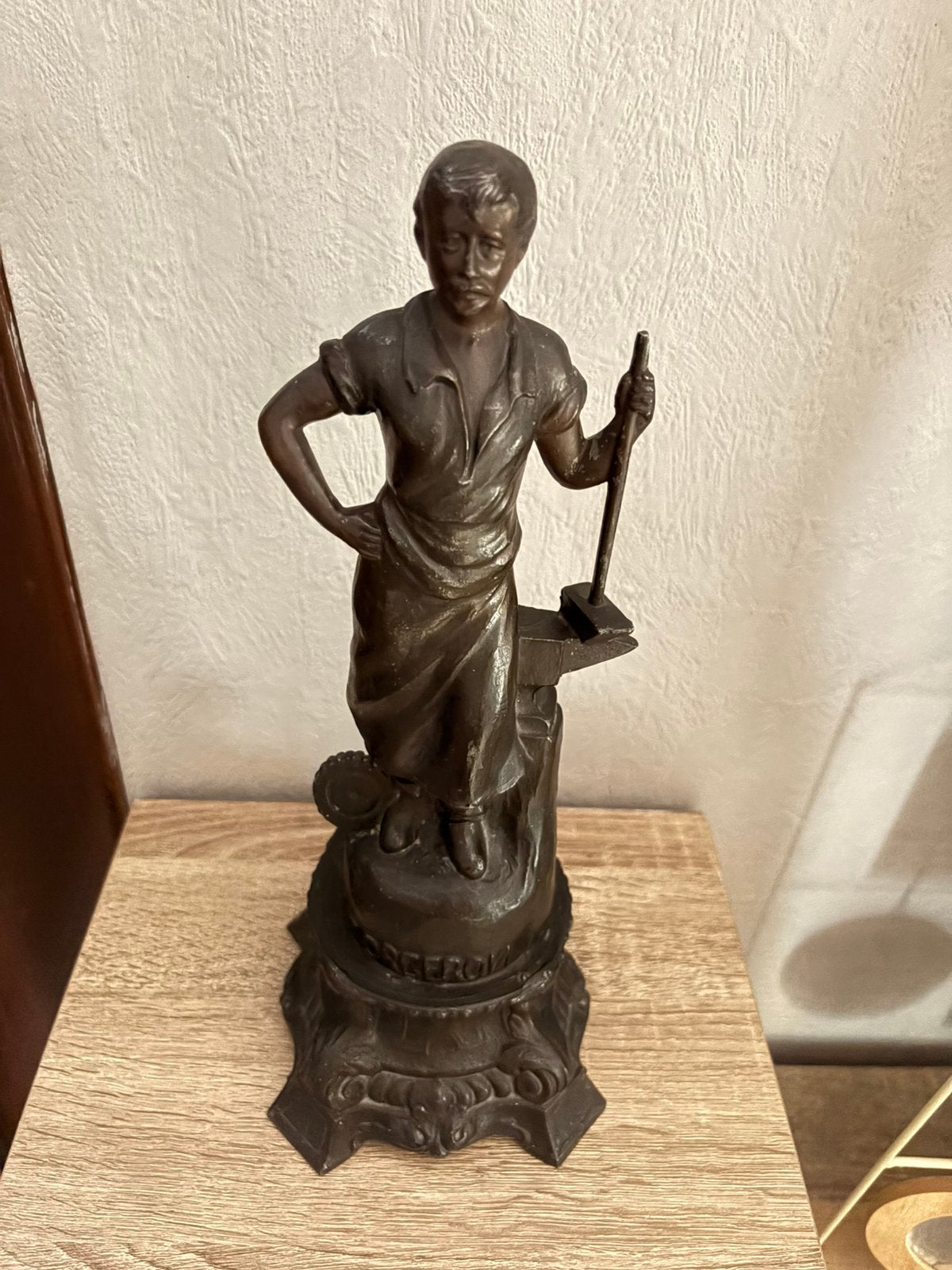 Beeldje van een smid met liniaal (34 cm), Ophalen of Verzenden