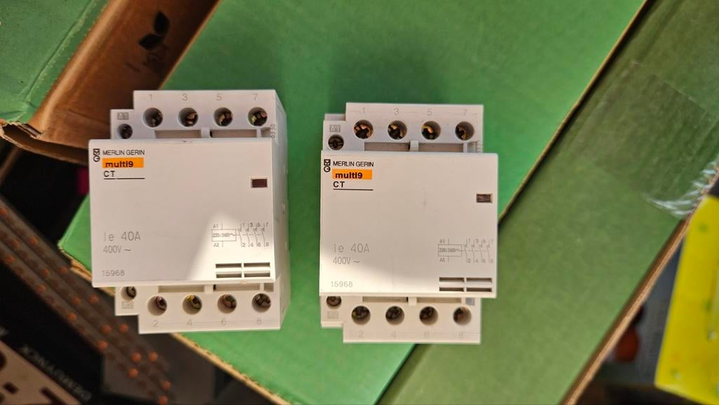 Merlin Gerin relais/contacteur 230v 4P 40A, Ophalen, Gebruikt