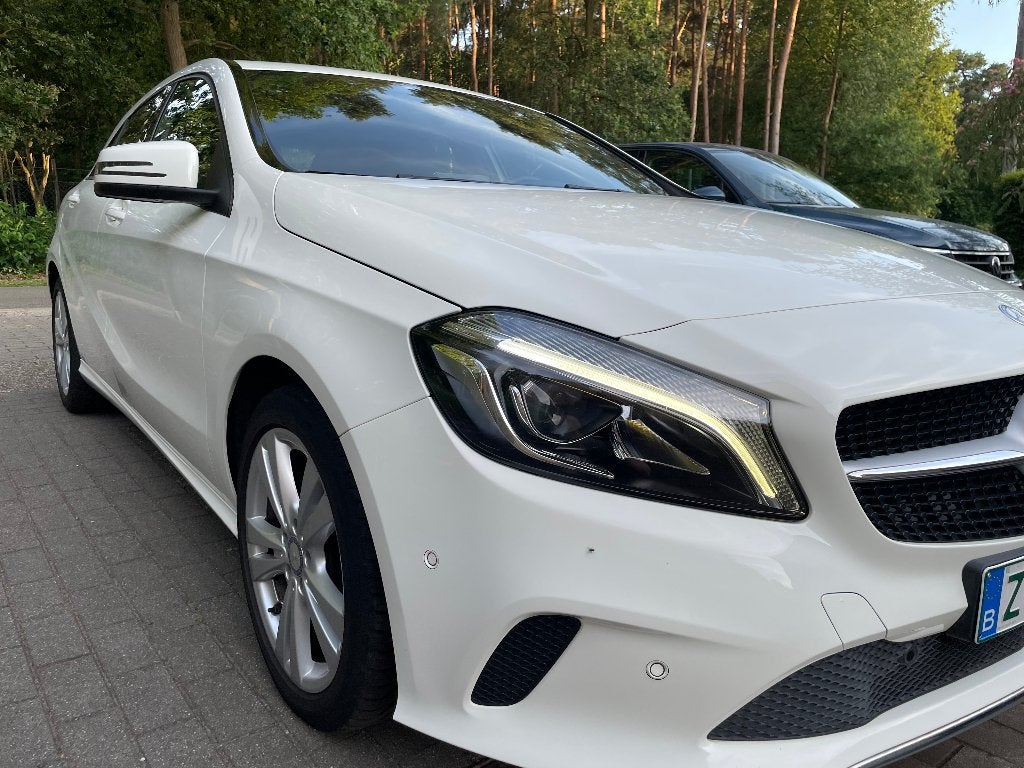 Mercedes A180 Progressive CarPlay*Navi*17"Velgen*Sport Seats, Auto's, Mercedes-Benz, 4 cilinders, Leder en Stof, Wit, 1595 cc