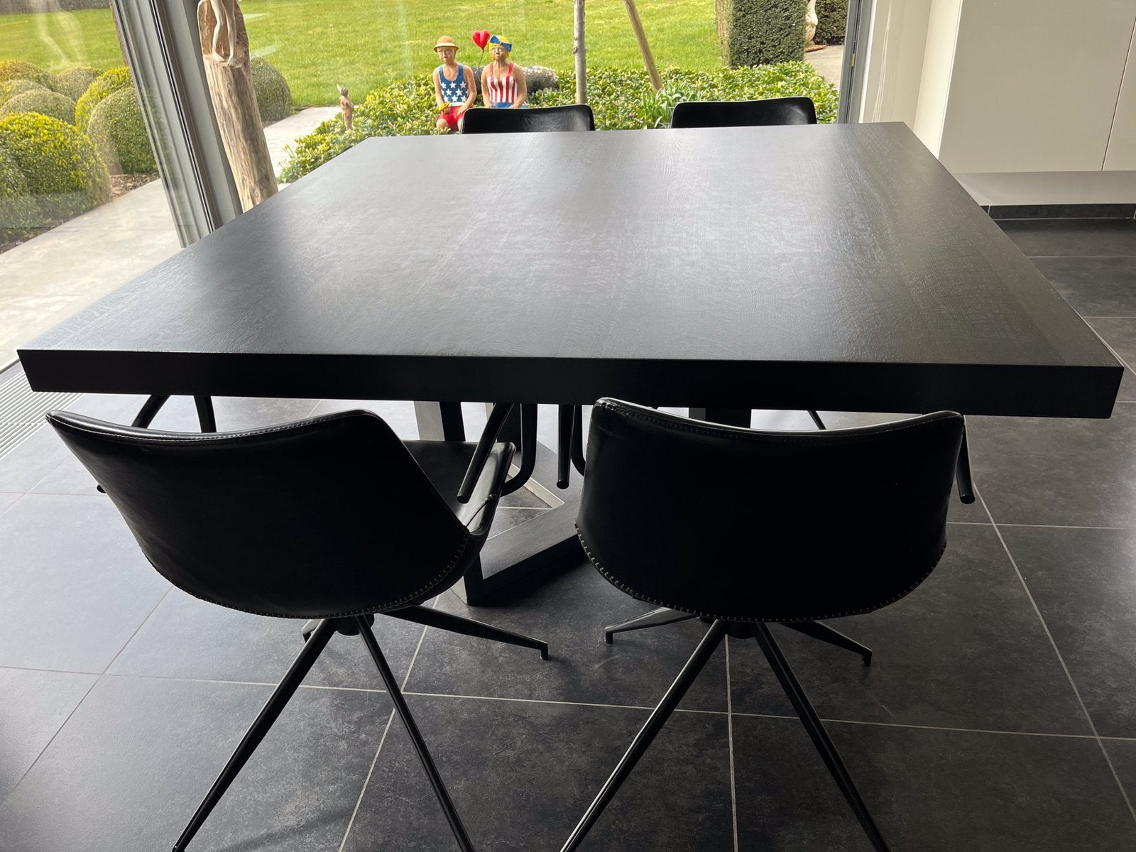 Design vierkante eettafel in massief donker hout., Huis en Inrichting, Tafels | Eettafels, Ophalen, Gebruikt, Vierkant
