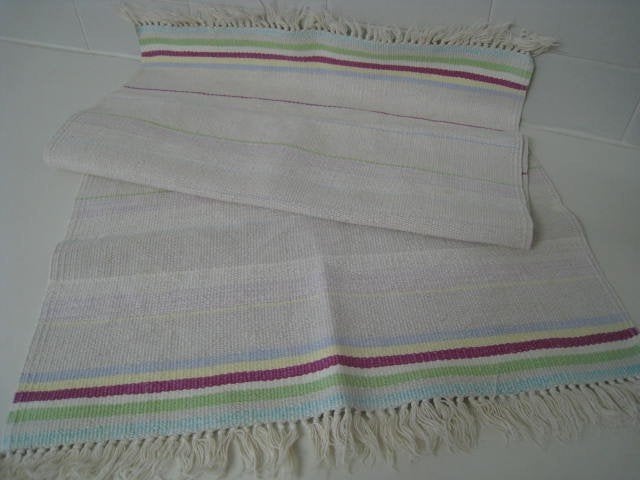 Tapijtje voor badkamer of wc, wit met lijnen in boreaux, Maison & Meubles, Ameublement | Tapis & Moquettes, Enlèvement, Blanc