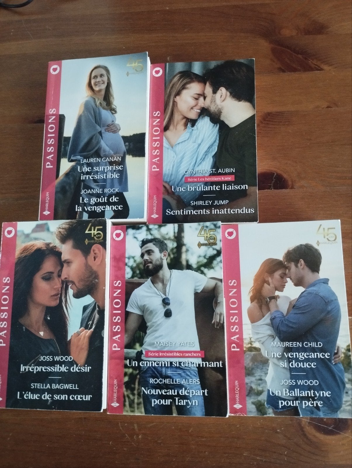 Lot de 5 romans Harlequin Passions, Enlèvement ou Envoi