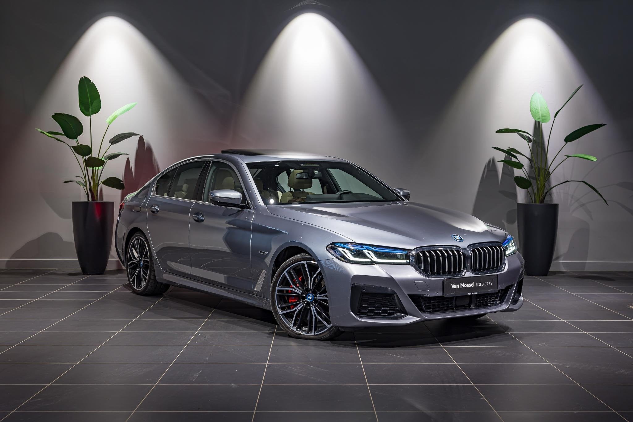 BMW 5 Serie Berline 545e xDrive (automatique), Autos, BMW, 12 kWh, Argent ou Gris, Entreprise, 2000 kg