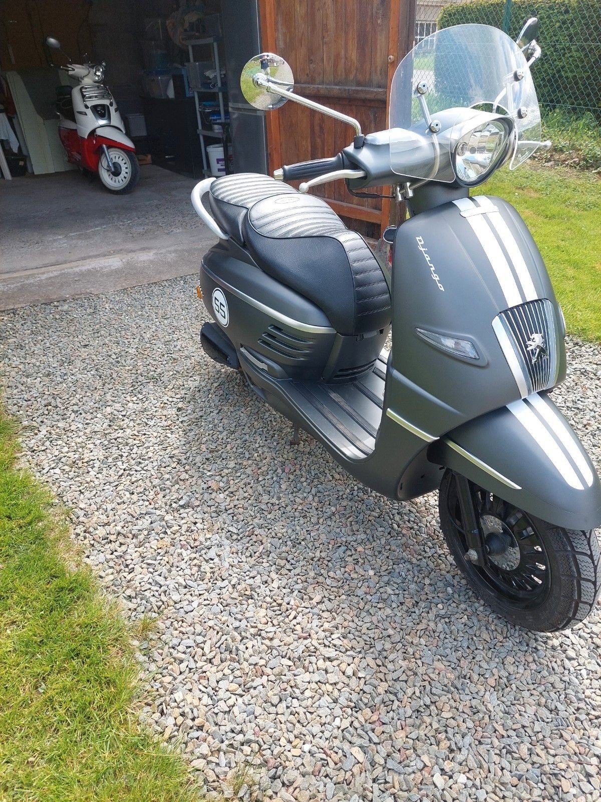 Je recherche un peugeot django classe A en très bon état