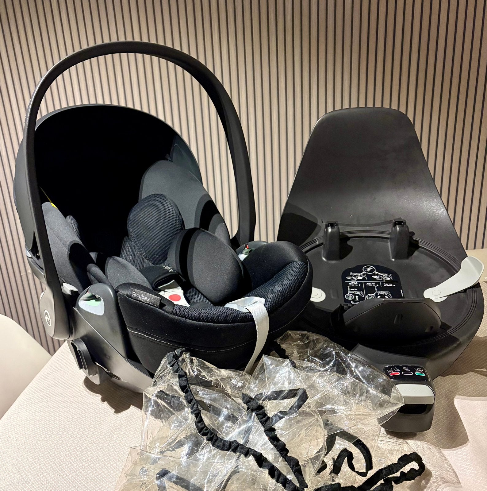 Cybex Cloud T Plus + Base isofix, Autres marques, 0 à 18 kg, Comme neuf, Enlèvement