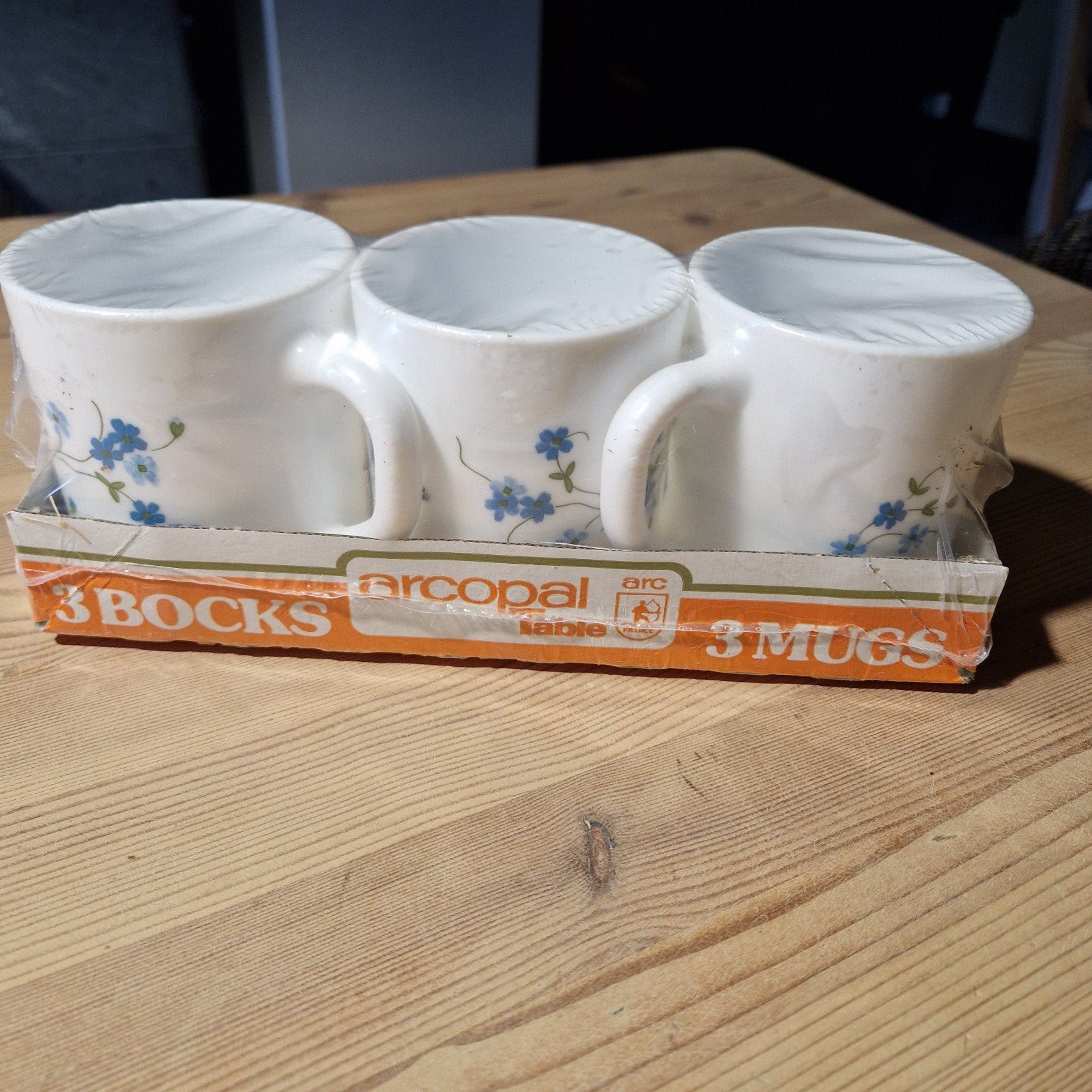 3 mugs Arcopal Myosotis, Enlèvement ou Envoi