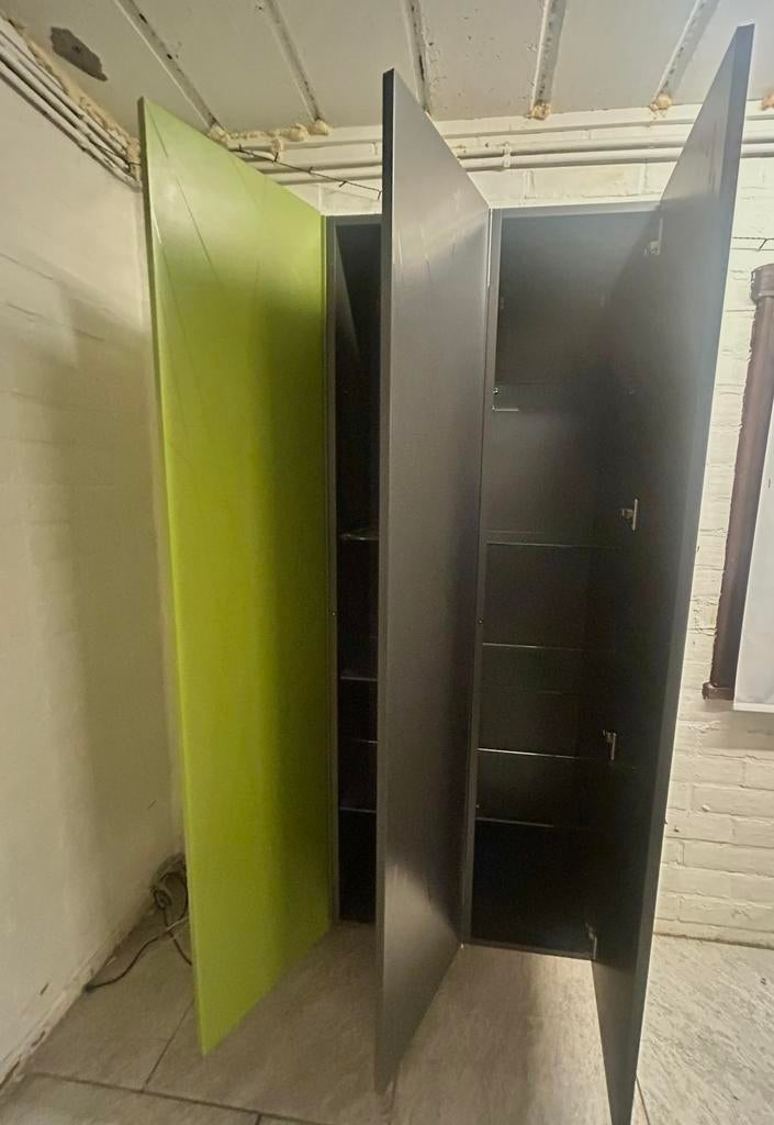 3 door cabinet, Ophalen, Zo goed als nieuw