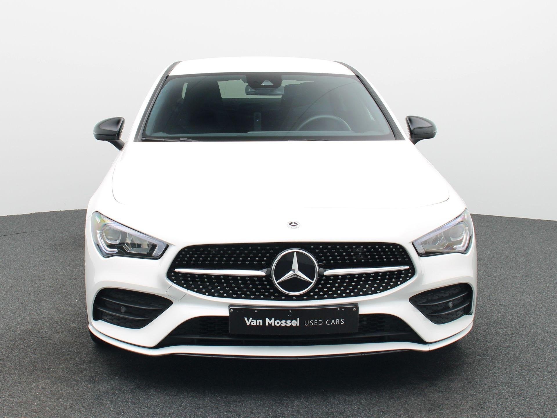 Mercedes-Benz CLA 180 AMG Line + LED + CAMERA + TREKHAAK + 1, Auto's, Mercedes-Benz, Stof, Gebruikt, 4 cilinders, Wit