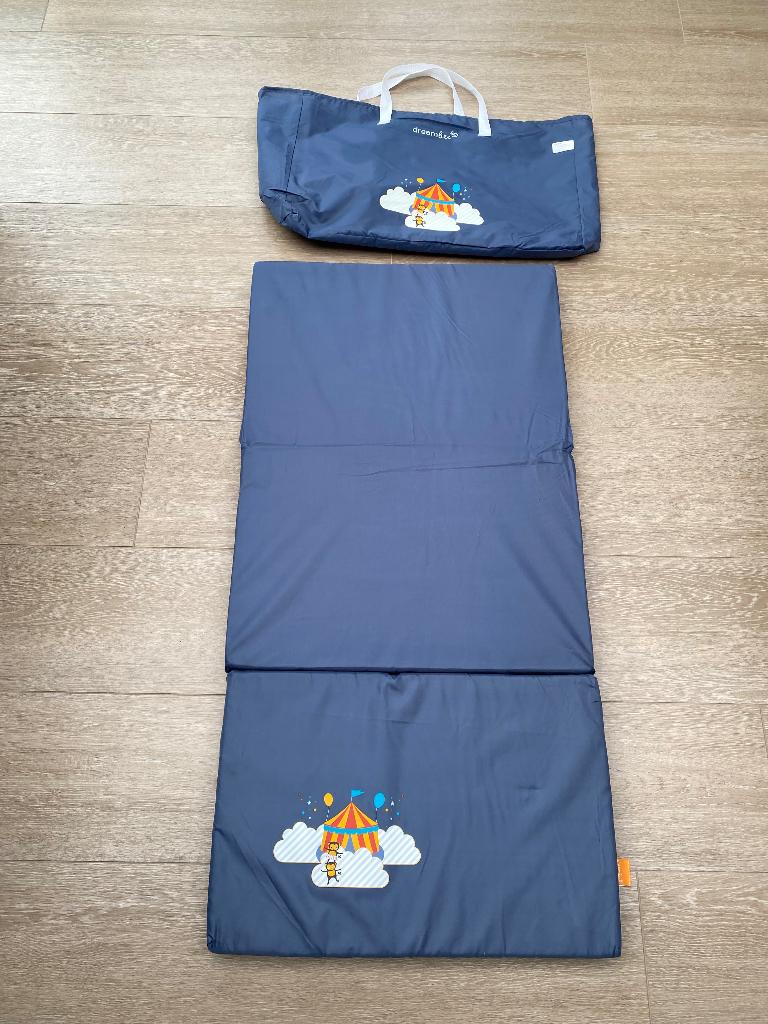 Lit de voyage avec matelas pliable Dreambee, Enlèvement, Comme neuf, Autres types