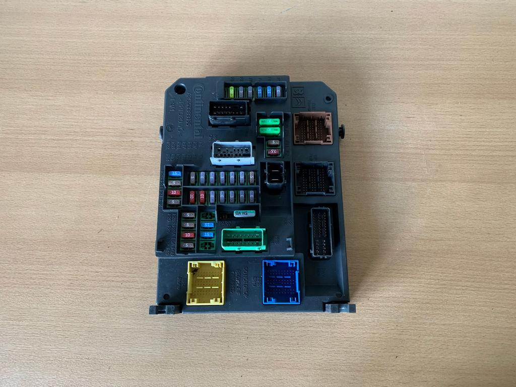 zekeringkast peugeot 308 / 308 SW 2014 tot 2018 9806687880, Gebruikt, -, -, Ophalen of Verzenden