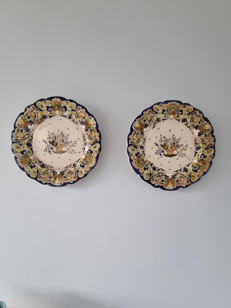 2 assiettes anciennes peintes à la main de Rouen en bon état, Enlèvement