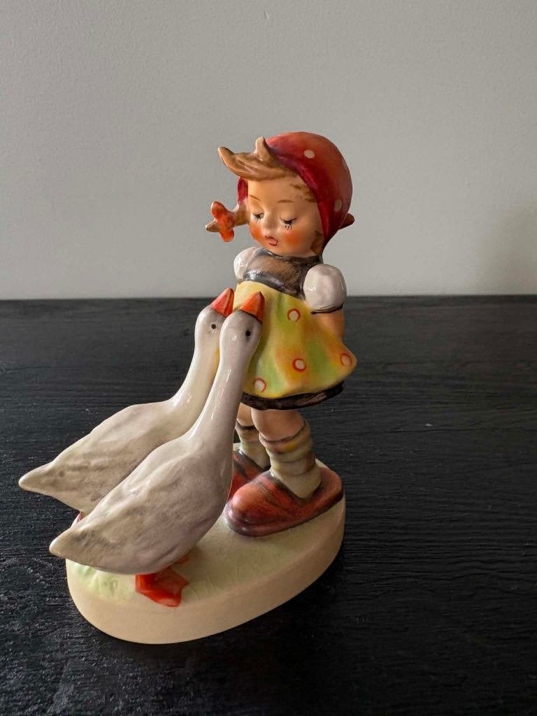 Hummel Goebel meisje met eendjes, Verzamelen, Ophalen of Verzenden, Zo goed als nieuw, Hummel