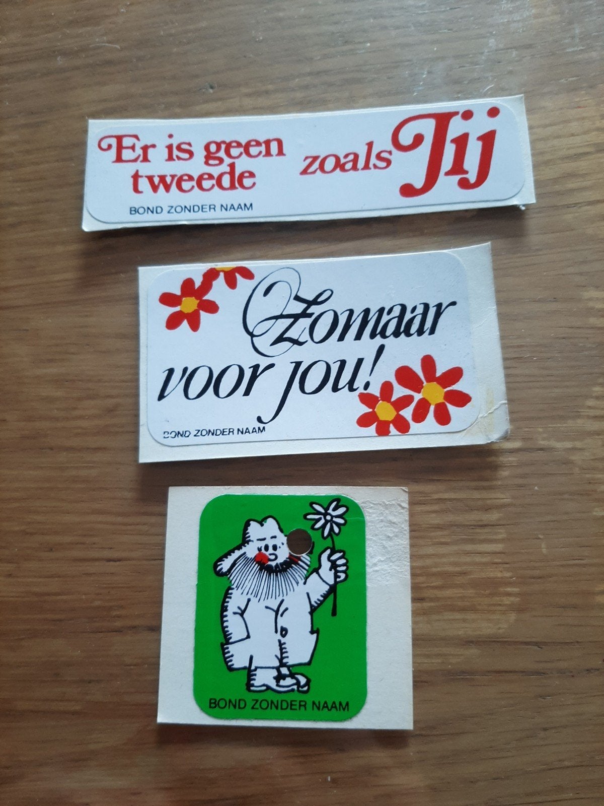3 vintage Bond Zonder Naam stickers, Ophalen of Verzenden