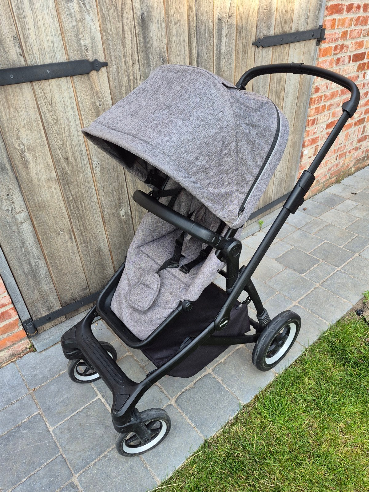 Thule sleek 2 in 1 kinderwagen, Enfants & Bébés, Buggys, Enlèvement