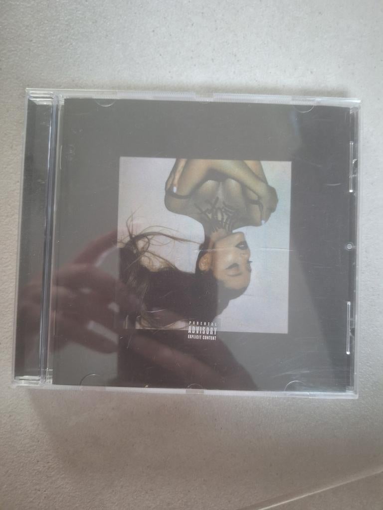 Thank u next: Ariana Grande, Enlèvement, Comme neuf