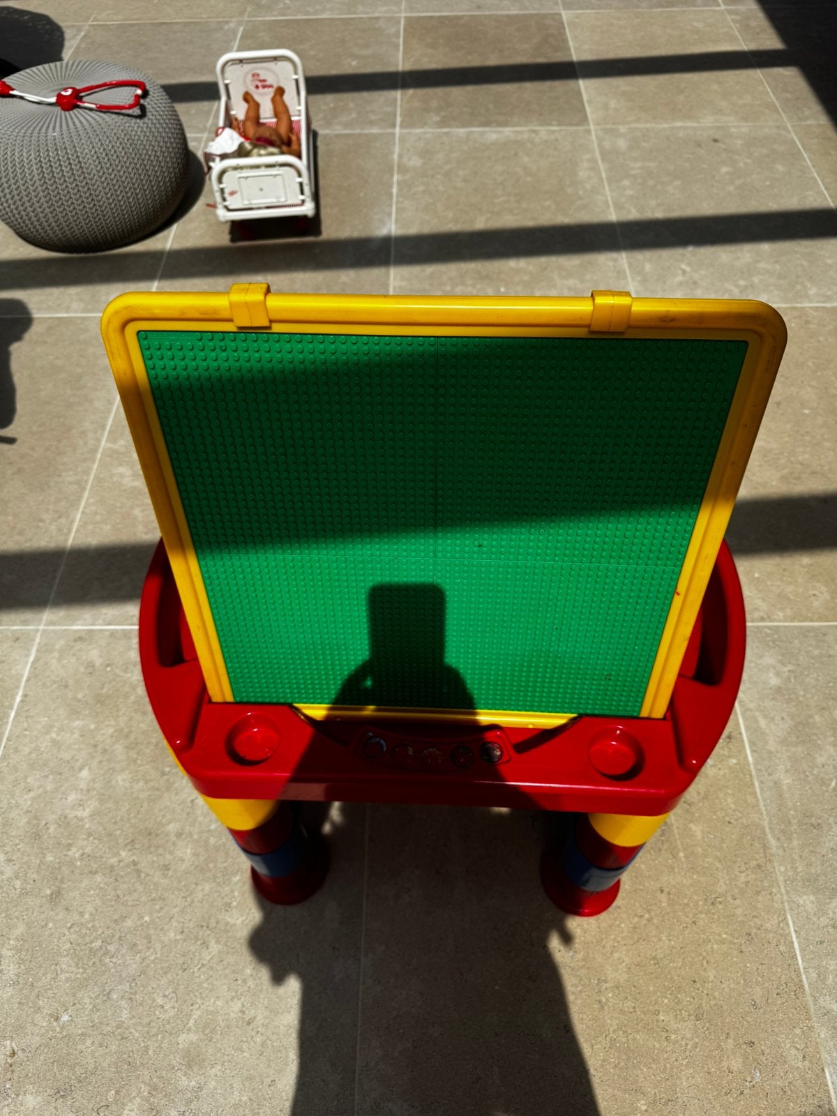 Bureau à jouets, Enfants & Bébés, Enlèvement, Utilisé