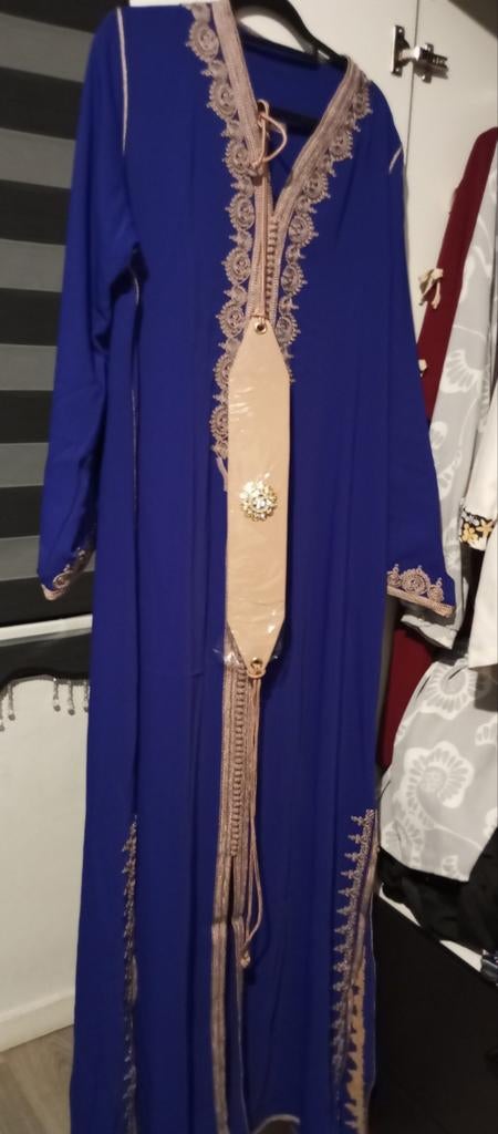Caftan neuf, Enlèvement