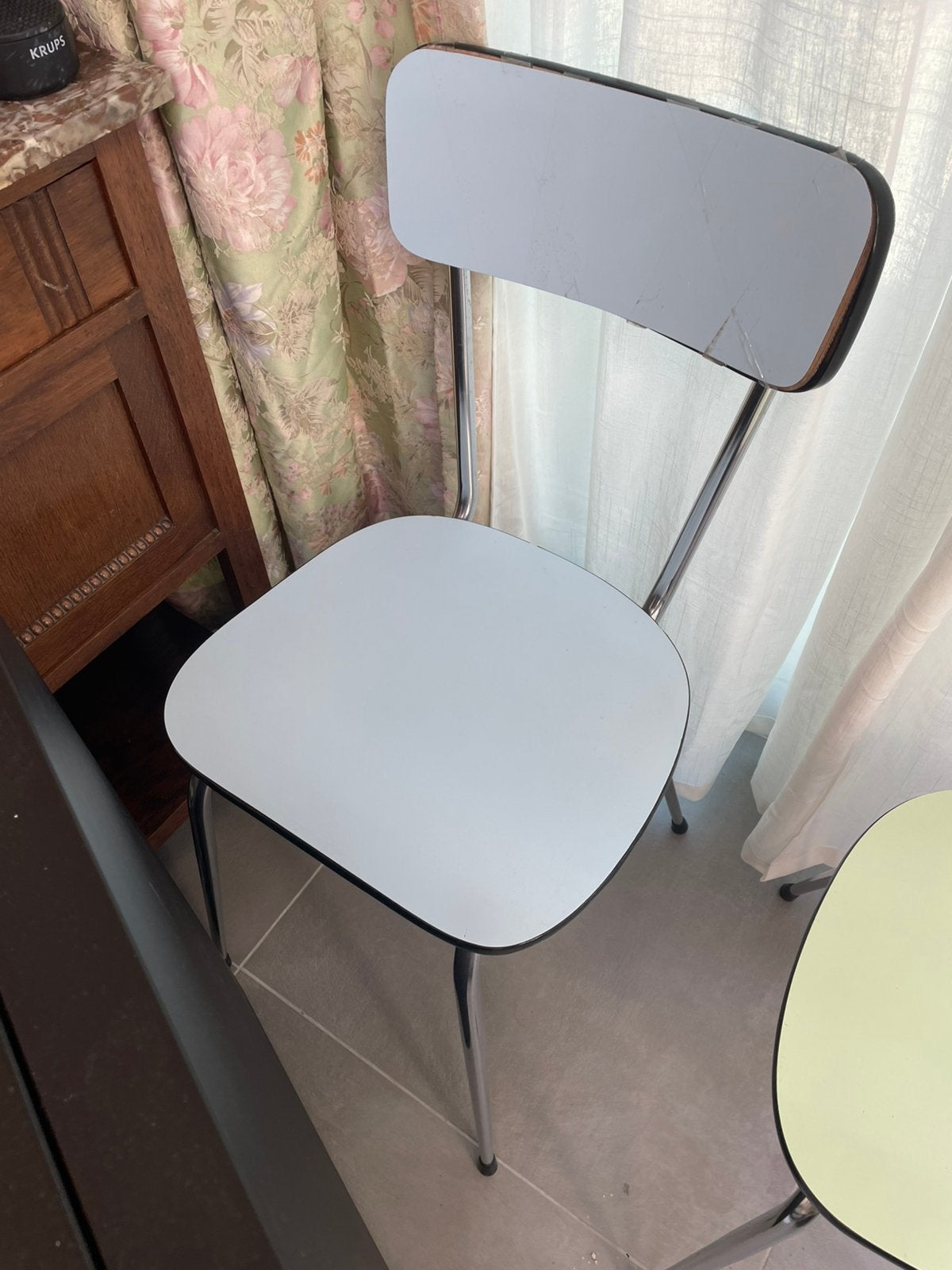 Vintage pastel blauwe formica stoel, Huis en Inrichting, Ophalen, Zo goed als nieuw