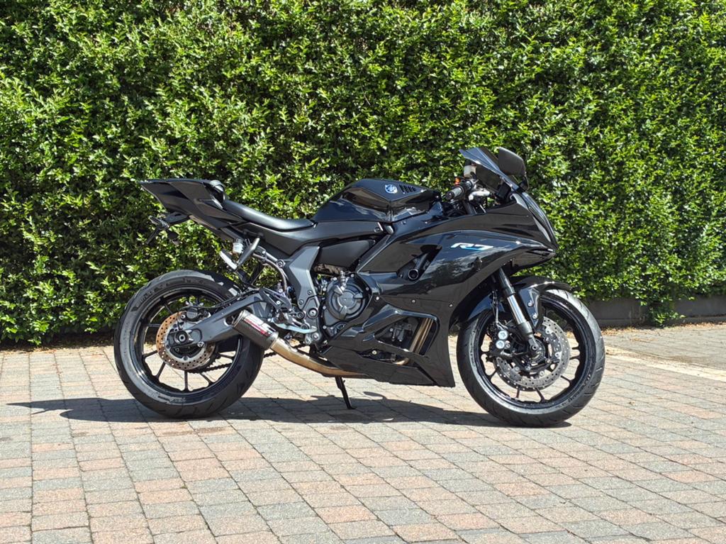 2024 Yamaha R7 16534km en SC-Project uitlaat, Motoren, Motoren | Yamaha, 2 cilinders, Nieuw, Motorrijbewijs A, Super Sport