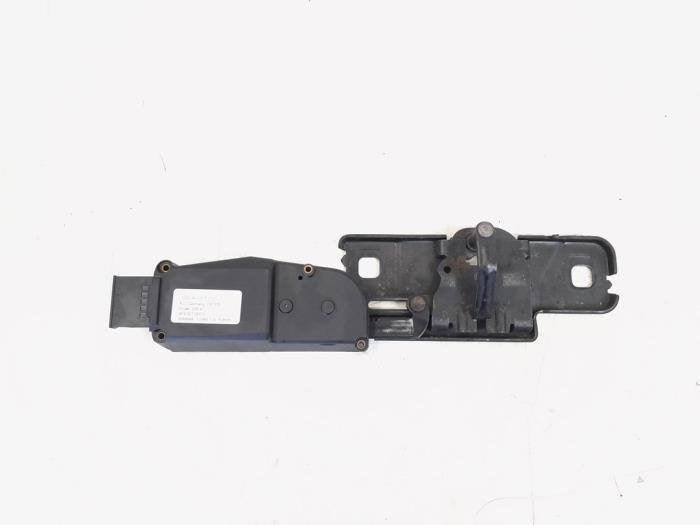 Moteur fermeture auxiliaire hayon d'un Audi A4, -, 3 mois de garantie, Audi, Utilisé