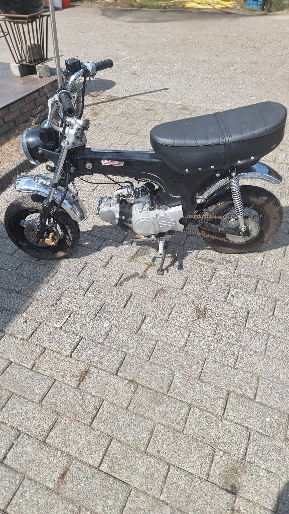 Sky team dax met papieren, Fietsen en Brommers, Brommers | Honda, Ophalen, Gebruikt, Overige modellen, 49 cc