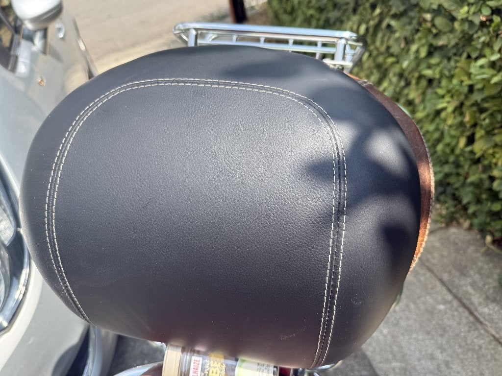 Dossier Top case Vespa GTS / GTV, Motos, Accessoires | Valises & Sacs, Enlèvement, Comme neuf