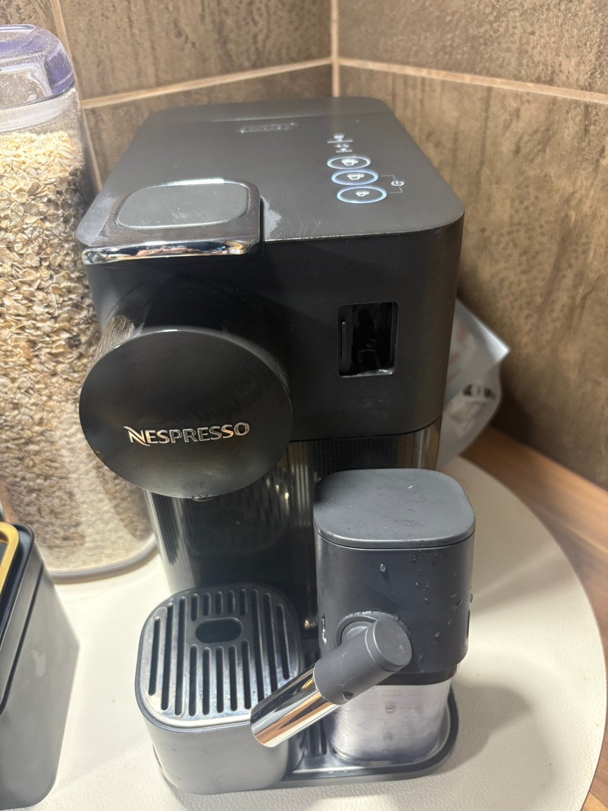 Machine Expresso latissima delonghi, Electroménager, Machine à espresso, Réservoir d'eau amovible, Dosettes et capsules de café