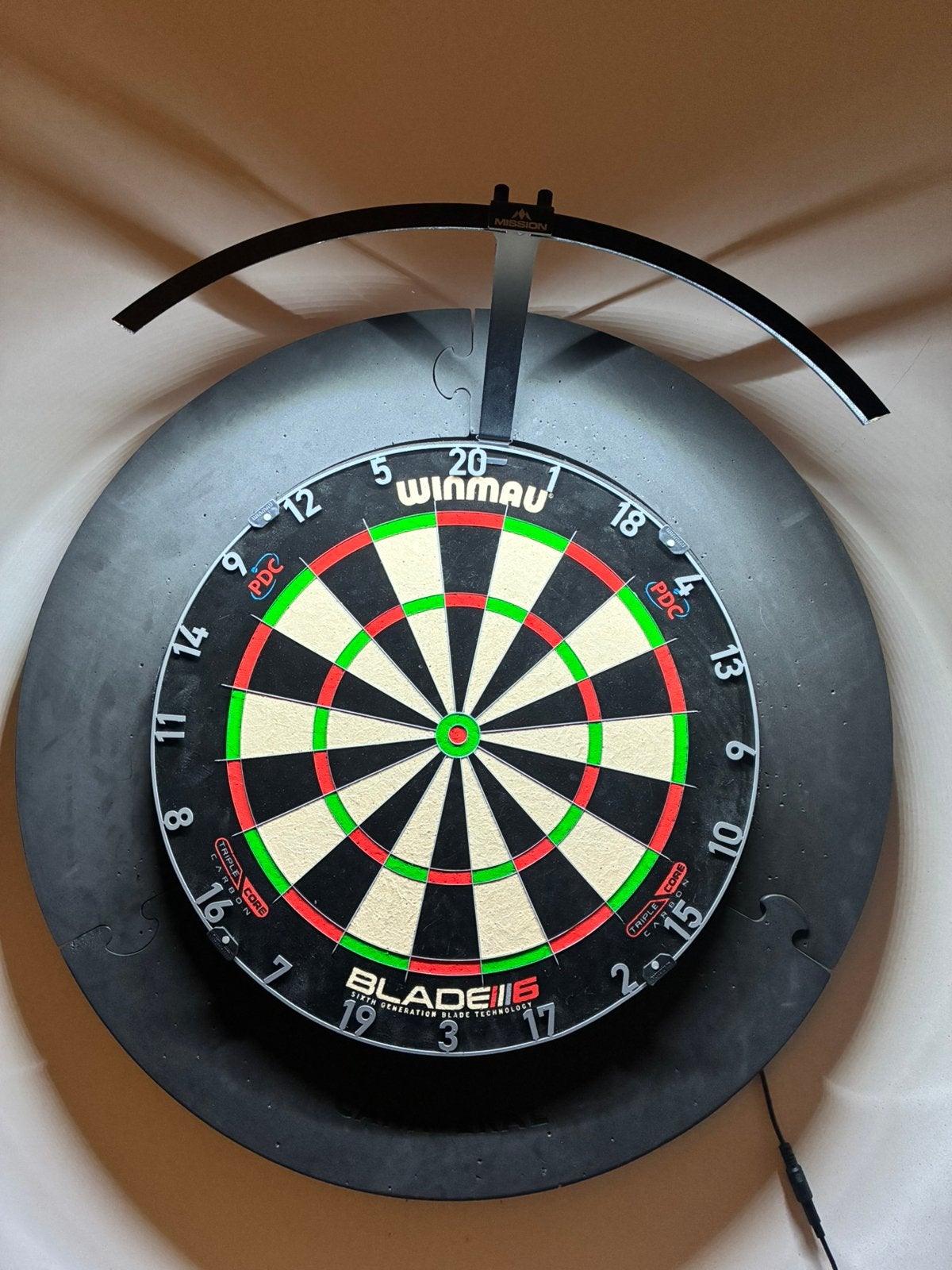 Winmau Blade 6 + verlichting + dartmat, Sport en Fitness, Ophalen, Zo goed als nieuw, Dartbord