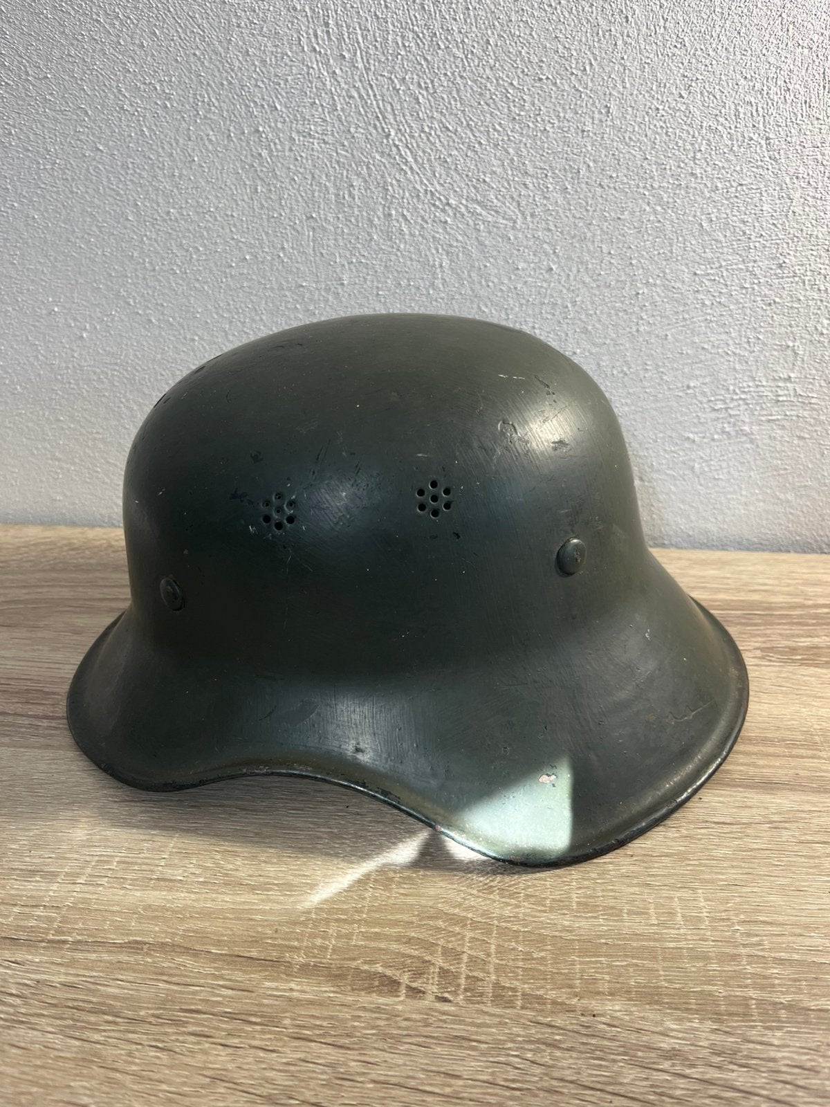 Ww2 duits 1piece gladiator luftschutz helm, Ophalen of Verzenden, Overige soorten, Helm of Baret