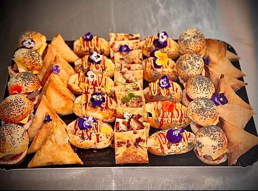 Traiteur Petits Fours & En-cas, Enlèvement ou Envoi