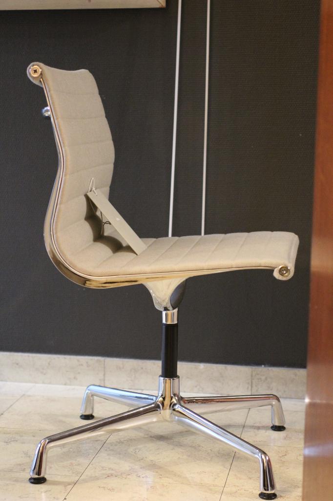 charles & ray Eames Aluminium chair EA 101, Ophalen, Nieuw, Grijs, Bureaustoel