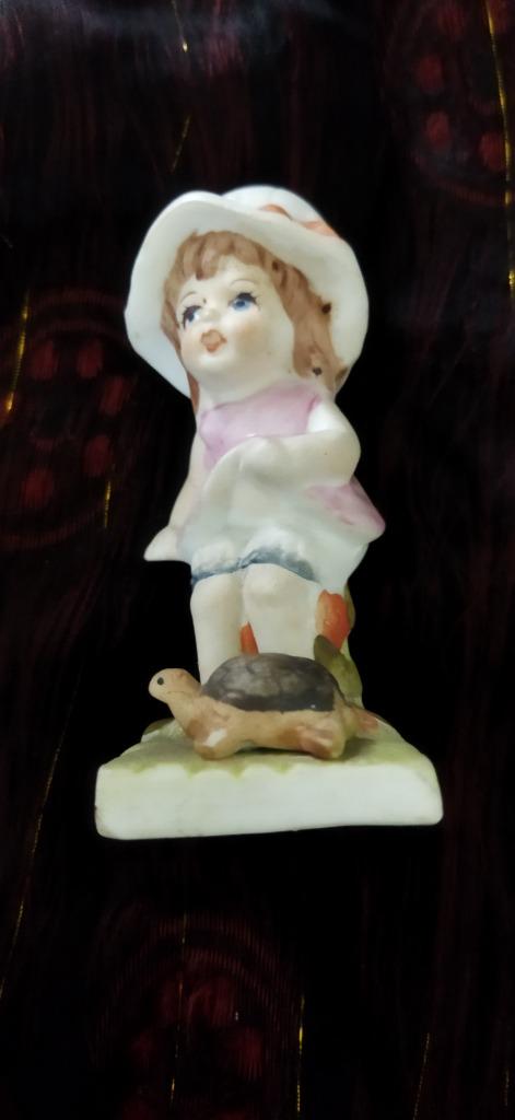 figurine petite fille et tortue - collection - décoratif, Enlèvement, Comme neuf, Humain