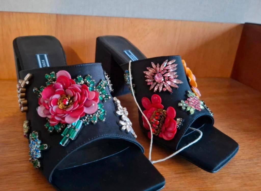 Versace muiltjes NIEUW!, Kleding | Dames, Schoenen, Ophalen