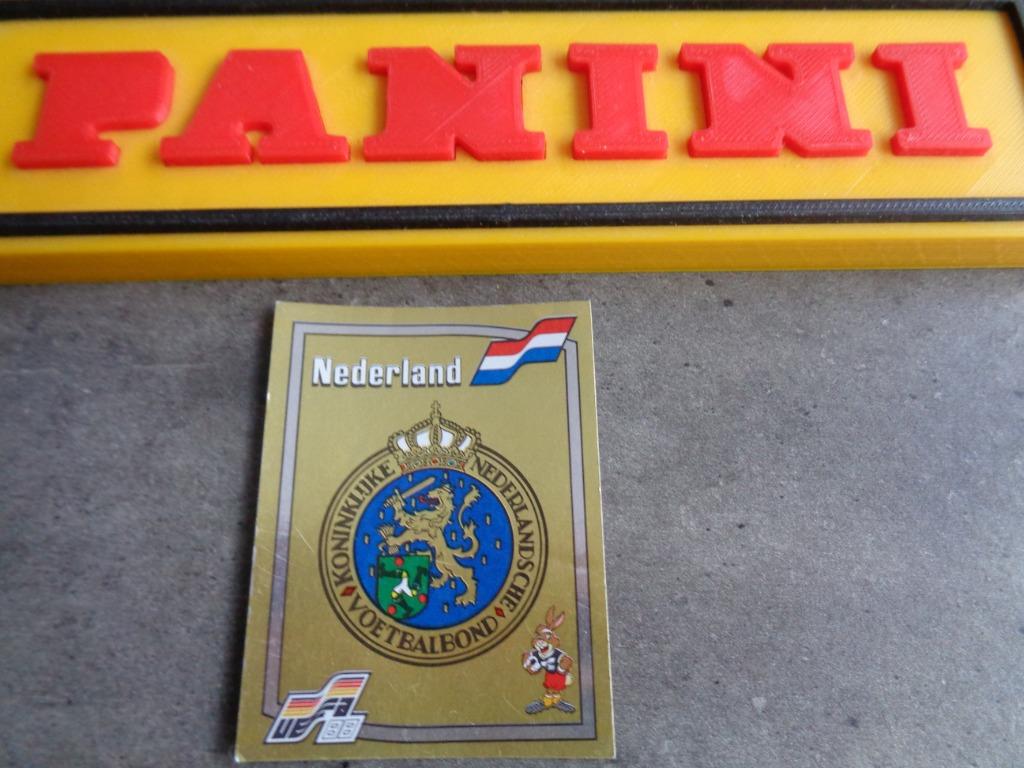 PANINI AUTOCOLLANT DE FOOTBALL EURO 88 CE EMBLÈME PAYS-BAS, Enlèvement ou Envoi, Autocollant