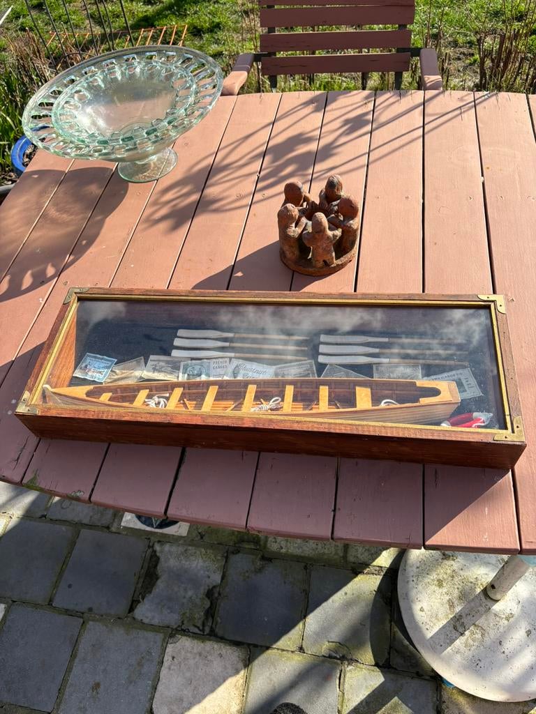 Vitrinekastje met kano, Watersport en Boten, Ophalen, Gebruikt, Interieur en Kussens