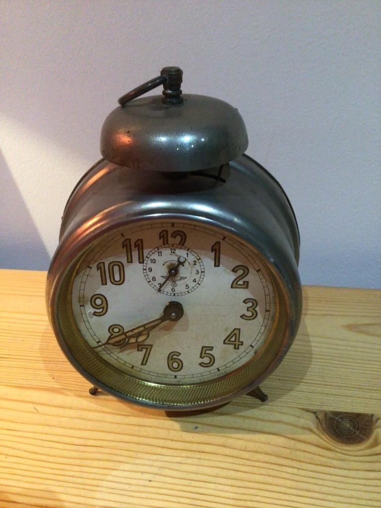 Ancien reveil à cloche des années 40, Enlèvement