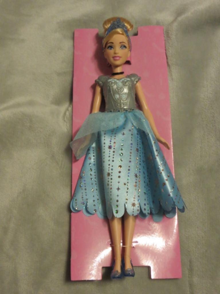 Barbie - Cinderella / Assepoester - Disney prinses, Kinderen en Baby's, Speelgoed | Poppen, Zo goed als nieuw, Barbie, Ophalen of Verzenden