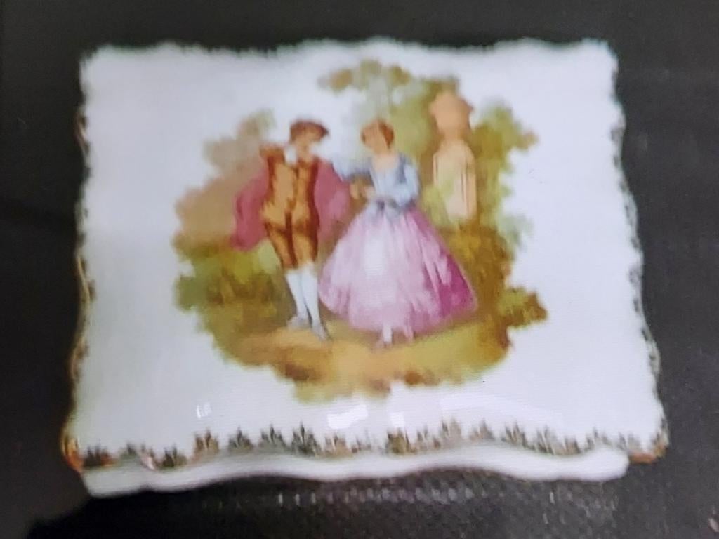Bonbonnière en porcelaine de Limoges, Enlèvement ou Envoi, Comme neuf, Porcelaine