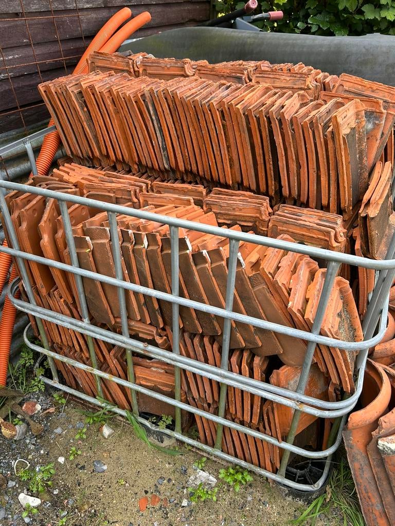 Tuiles rouges +- 600, Bricolage & Construction, Enlèvement ou Envoi, Comme neuf, Tuiles