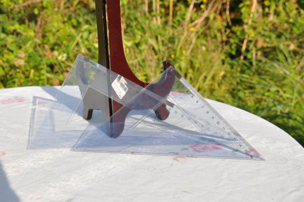 2 équerres en plastique 23 et 16 cm, Enlèvement ou Envoi, Utilisé
